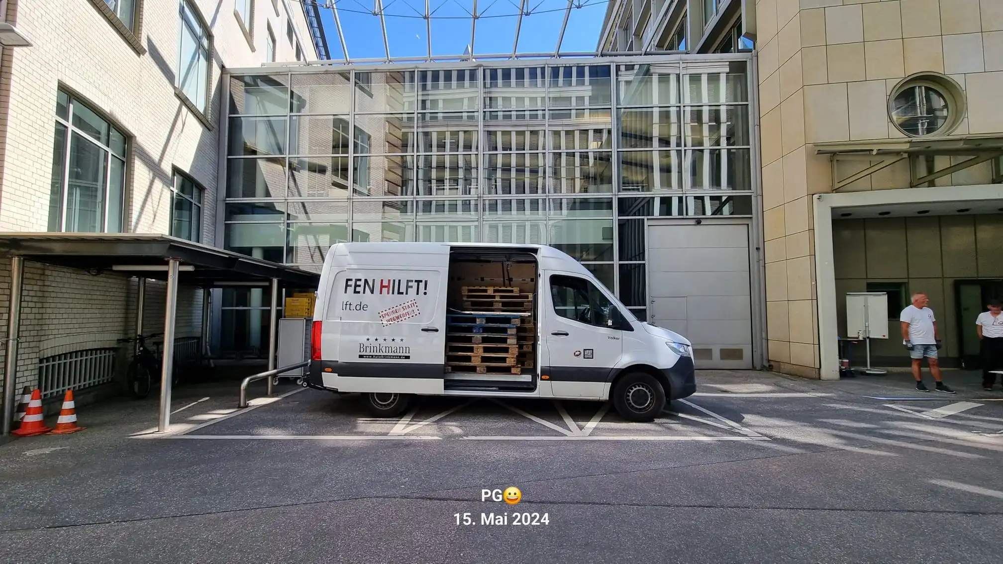 DHH-Transporter vor Haspagebäude